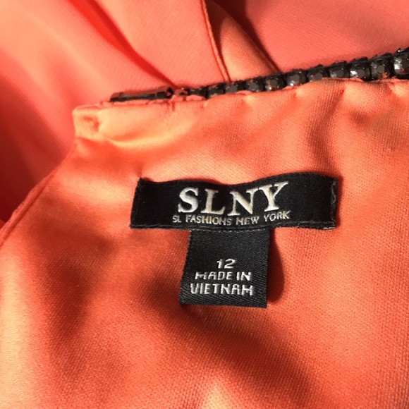 Women’s dress - Picture 5 of 6